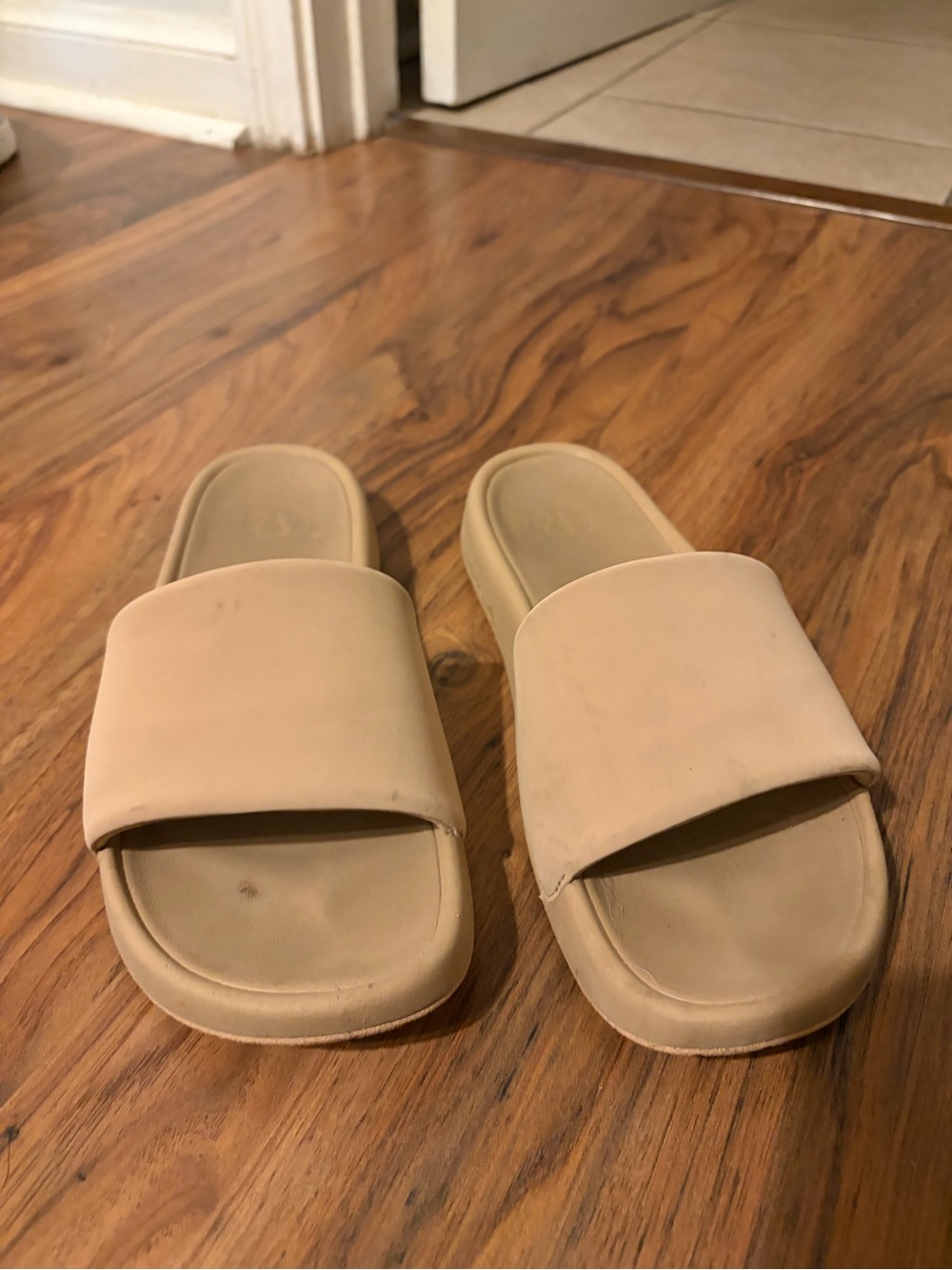 Lululemon Restfeel Slide